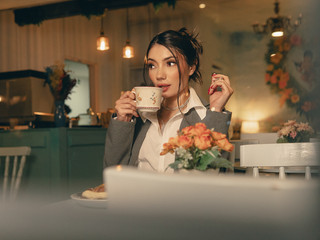 Light, lace and coffee