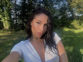 Just ME 🐝