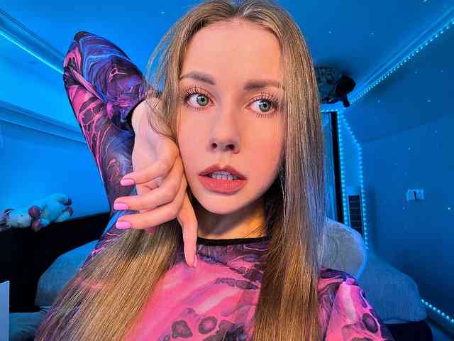 VikkiExtraCheese's avatar