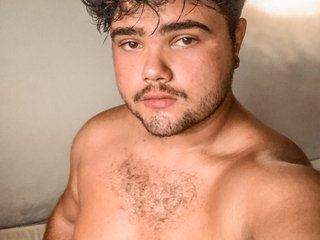 My Model Name Is Ven1ciu! I'm 21 Yrs Old And I Am A Brunette