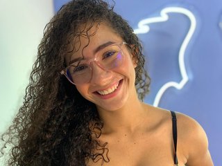 I'm 23, I Am A Brunette, I Am From Lyon