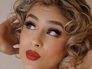 Embracing my Marilyn Monroe vibes.