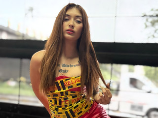 Dangerous Woman !