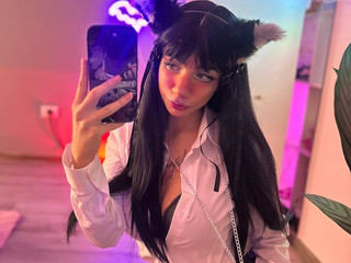 :>