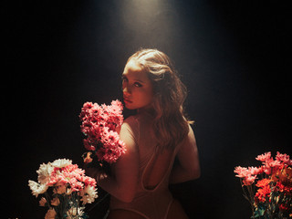 🌻Beauty among the petals🌹