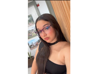 Latina girl looking for fun