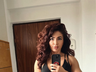 Sexy Athletic Fitness Muse – Toned Body, Gym, Box