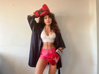 Juicy Booty Muscle Queen – Toned & Flexible 🍑 🔥