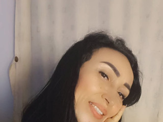 Lara horny