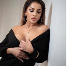 Glamorous-Kay