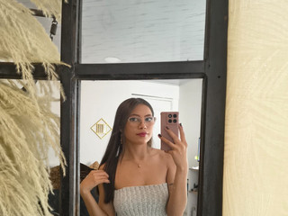 🖤 Too hot to ignore.