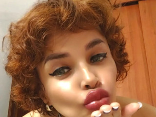EVA ON A CASUAL AND SENSUAL DAY