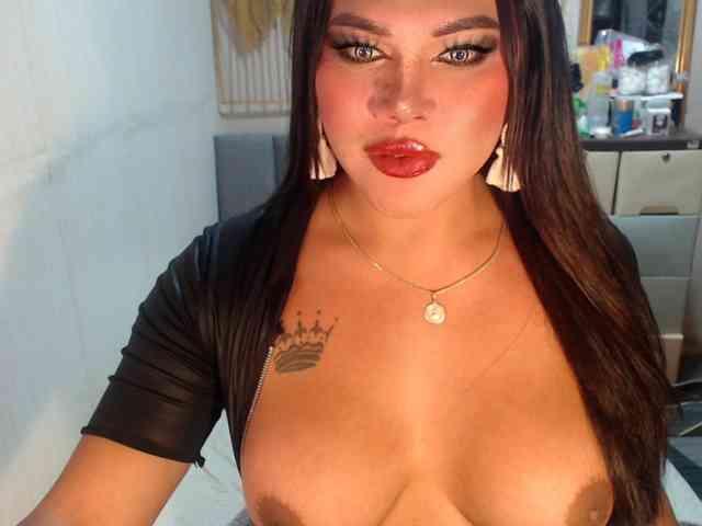 GORGEOUS_CARMEE