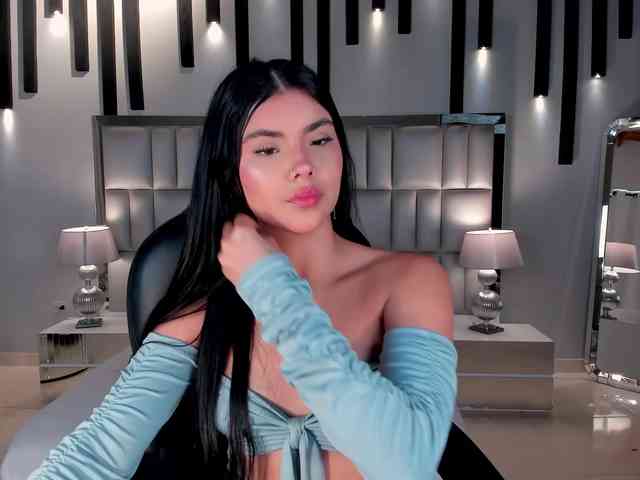 MiaLaurence