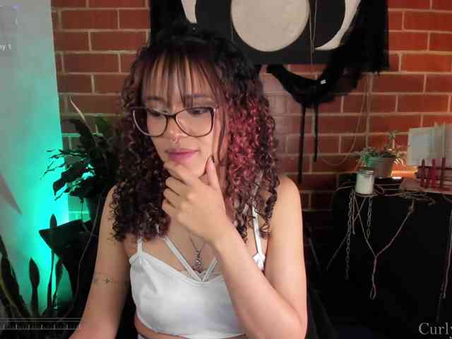 CurlyScarlett13