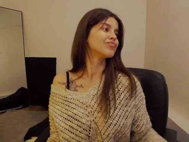 AryaJoliee