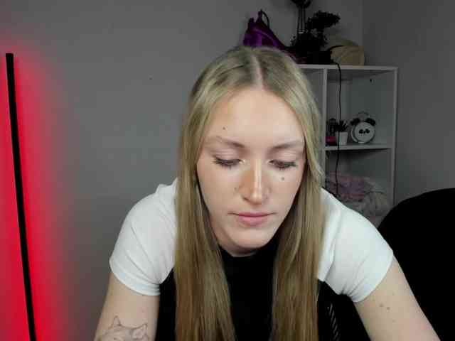EvelynBlond26