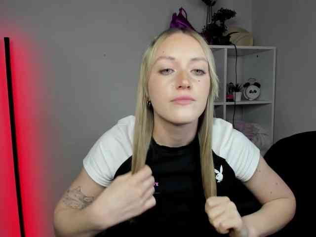 EvelynBlond26