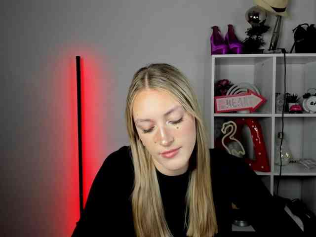 EvelynBlond26