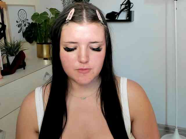Miabrunette22
