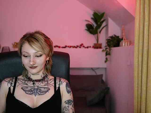 tattooedblondee18